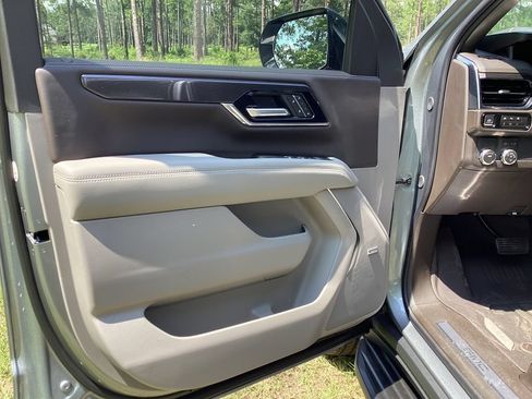 New 2026 GMC Yukon XL Elevation w/ LPO, Elevation Black Package RWD image 11