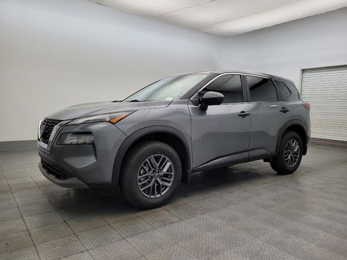 Used 2023 Nissan Rogue S image 2