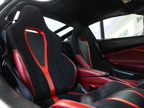 Used 2018 McLaren 720S Performance RWD image 20