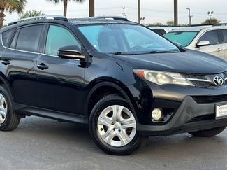 Used 2015 Toyota RAV4 LE video 2