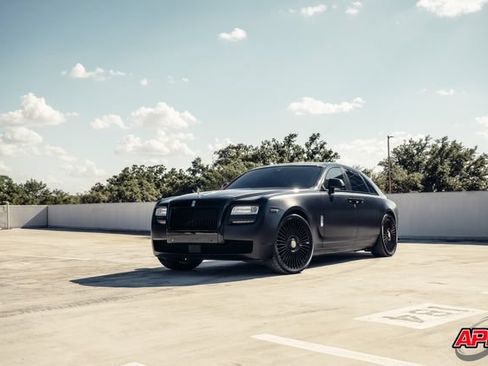 Used 2014 Rolls-Royce Ghost RWD image 36