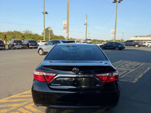 Used 2015 Toyota Camry SE image 5