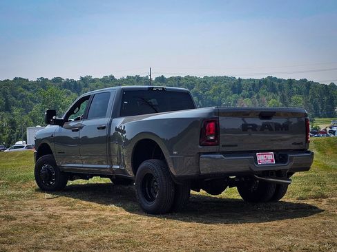 New 2026 RAM 3500 Big Horn AWD/4WD image 7