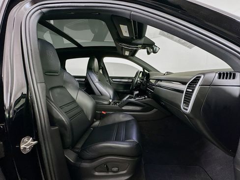 Used 2023 Porsche Cayenne AWD/4WD image 30