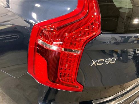 Certified 2024 Volvo XC90 B5 Core w/ Protection Package Premier image 32