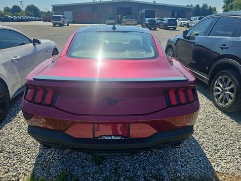 Used 2025 Ford Mustang Coupe RWD image 9