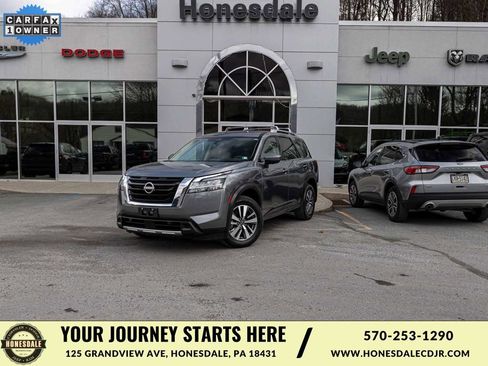 Used 2023 Nissan Pathfinder SL AWD/4WD image 1