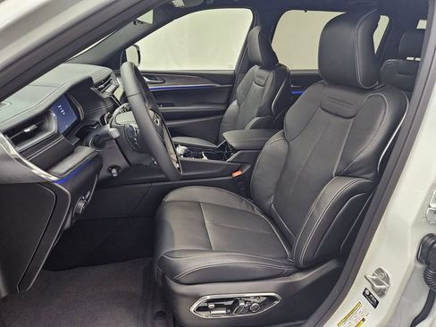 New 2025 Jeep Grand Cherokee L Overland w/ Advanced Protech Group III image 10