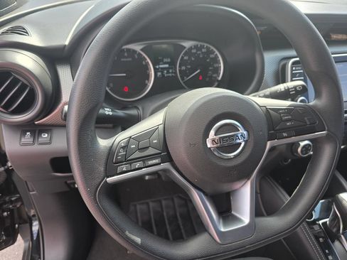 Used 2019 Nissan Kicks S FWD image 10