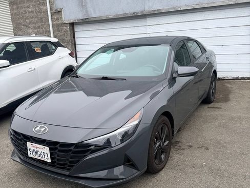 Used 2023 Hyundai Elantra SEL FWD image 2