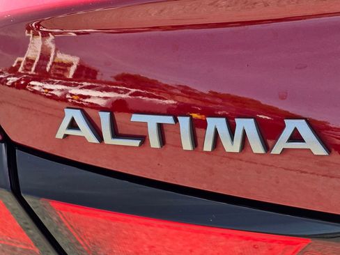 Used 2025 Nissan Altima 2.5 SV image 15