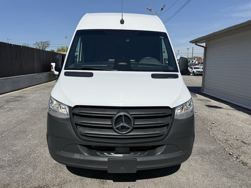 Used 2025 Mercedes-Benz Sprinter 2500 image 3