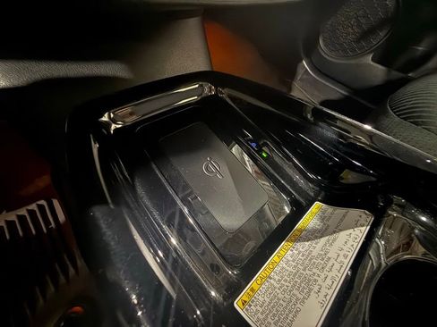 Used 2017 Toyota Prius Three w/ Advanced Technology Package FWD image 17