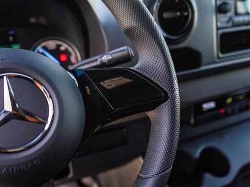 New 2024 Mercedes-Benz eSprinter 170 Cargo image 18