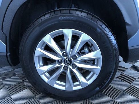 Used 2023 Toyota Corolla Cross LE w/ Moonroof Package image 17