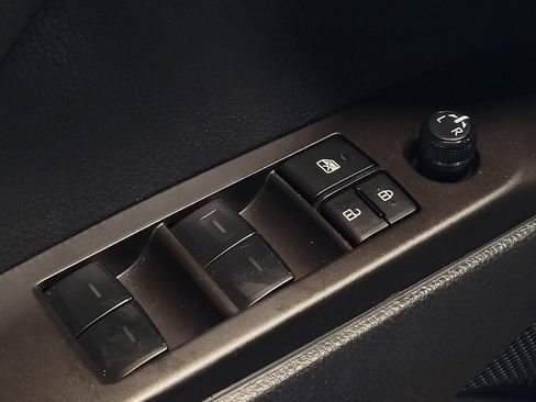 Used 2023 Toyota Camry SE w/ Cold Weather Package FWD image 27