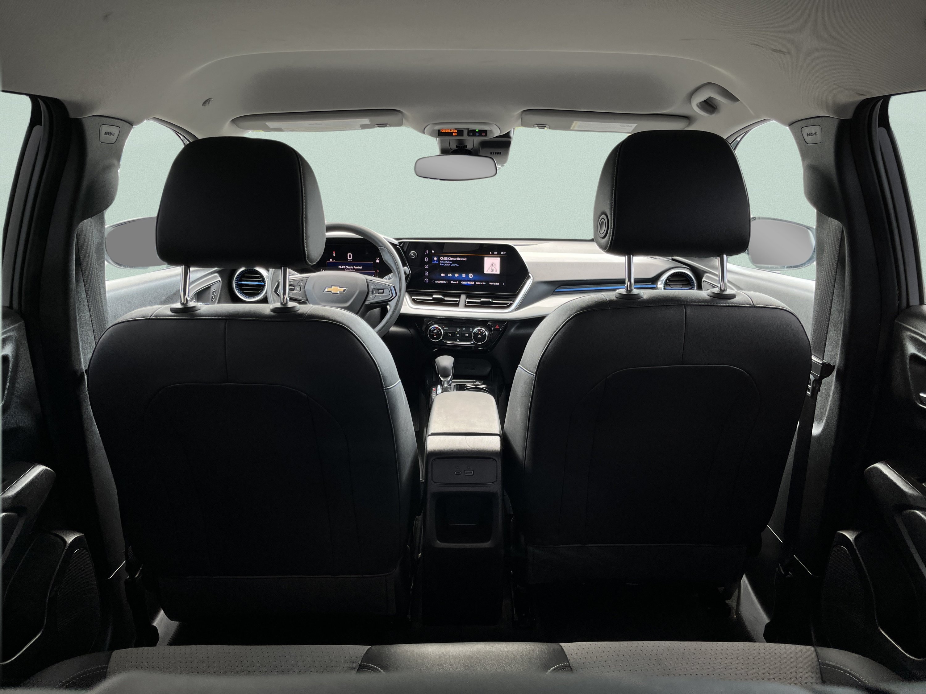 Used 2025 Chevrolet Trax LT FWD image 12