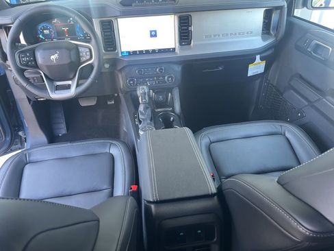 New 2025 Ford Bronco Outer Banks w/ Sasquatch Package image 13