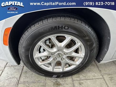 Used 2023 Chrysler Voyager LX FWD image 13