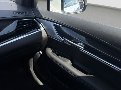 Used 2024 Cadillac XT6 Sport image 17