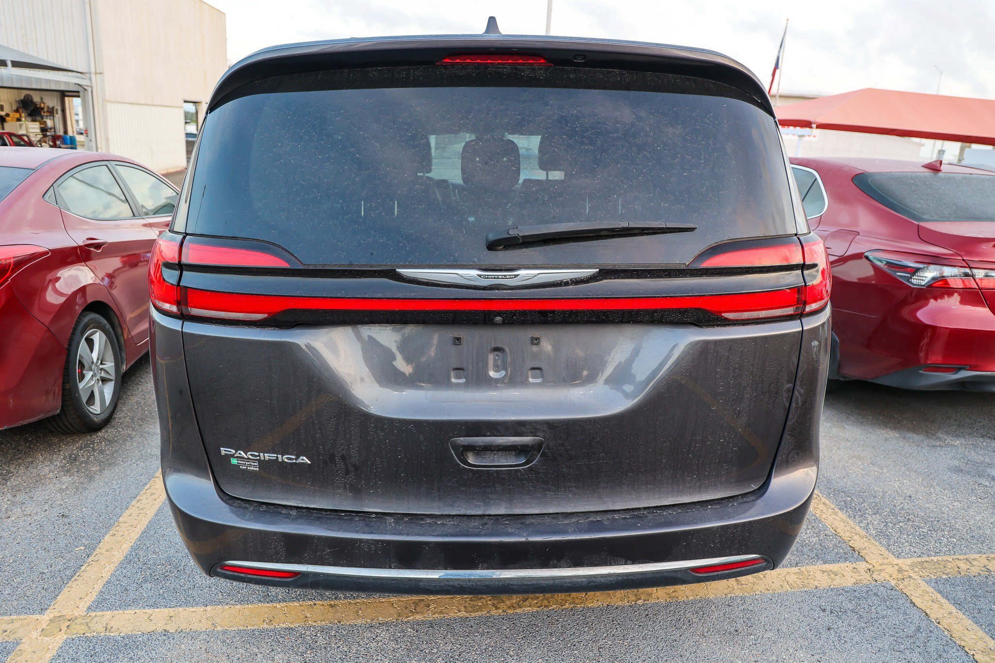 Used 2022 Chrysler Pacifica Touring-L FWD image 9
