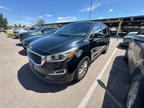Used 2021 Kia Sedona LX FWD image 2