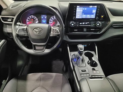 Used 2022 Toyota Highlander LE AWD/4WD image 22