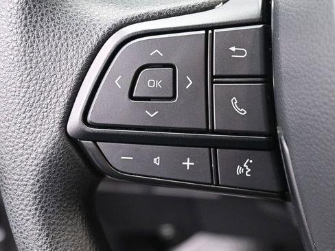 Used 2025 Toyota Sienna LE w/ LE Plus Package image 17