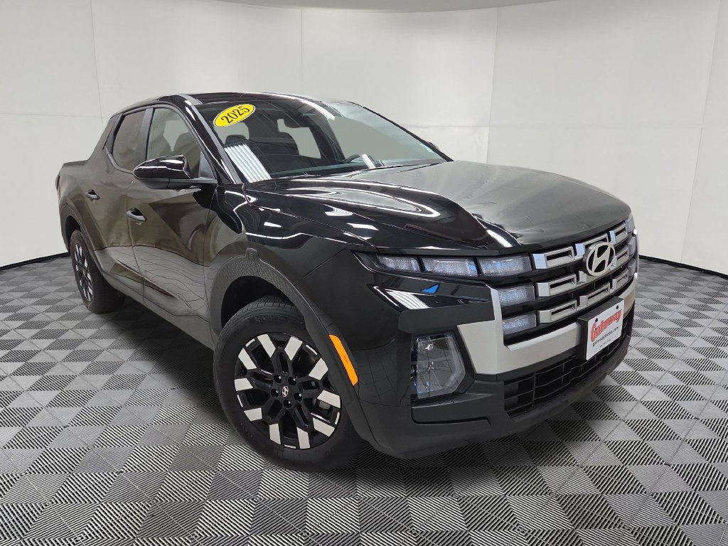 Used 2025 Hyundai Santa Cruz SE AWD/4WD image 3