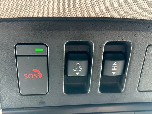 Used 2023 Nissan Rogue SV w/ SV Premium B Package image 12