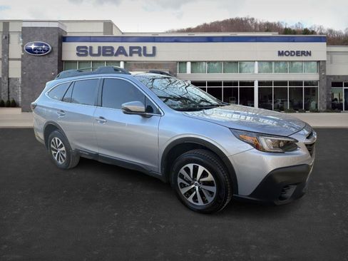 Used 2022 Subaru Outback Premium image 3