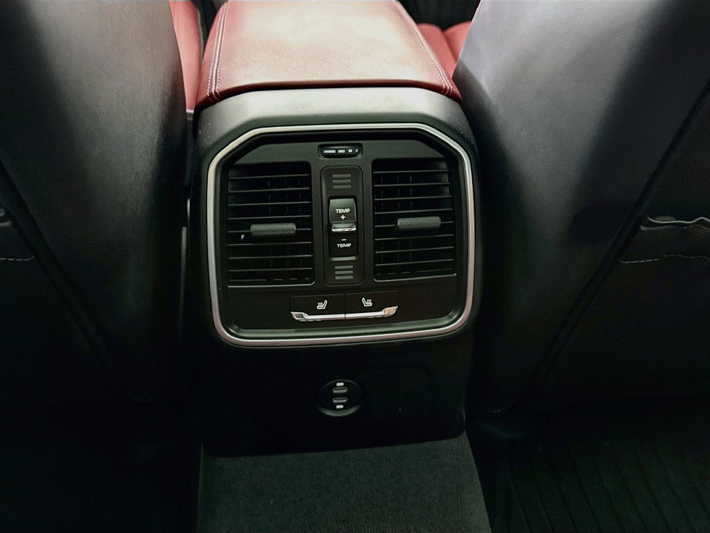 Certified 2026 Porsche Macan S AWD/4WD image 27