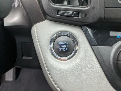 Used 2018 Toyota RAV4 XLE FWD image 8