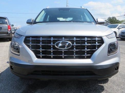 Used 2026 Hyundai Venue SEL FWD image 5