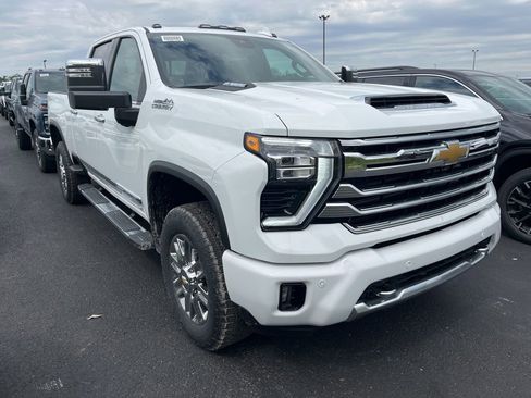 New 2026 Chevrolet Silverado 2500 High Country w/ High Country Premium Package AWD/4WD image 2