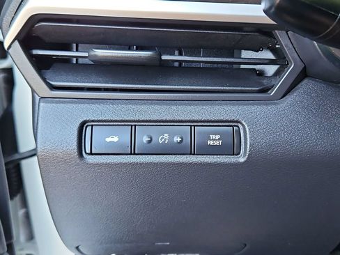 Used 2025 Nissan Altima 2.5 SV FWD image 15