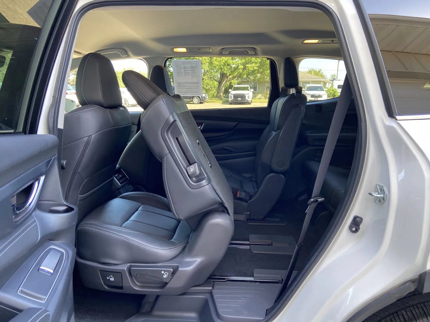 Used 2023 Subaru Ascent Limited AWD/4WD image 25