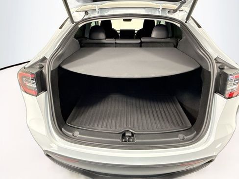 Used 2024 Tesla Model Y Long Range image 29
