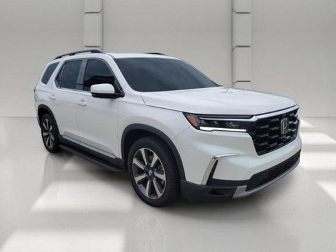 Used 2025 Honda Pilot Elite image 3