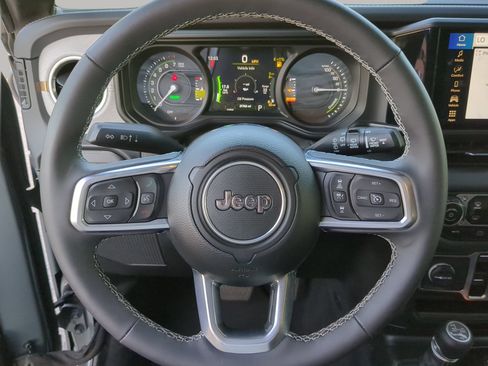 Used 2025 Jeep Wrangler Unlimited Sahara AWD/4WD image 66