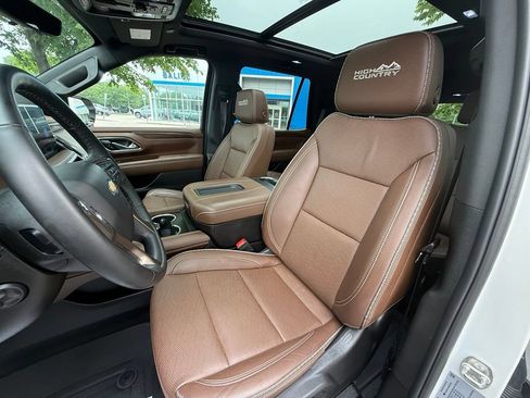 Used 2024 Chevrolet Tahoe High Country AWD/4WD image 26