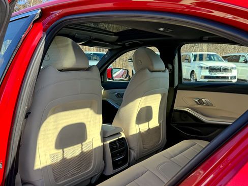 Used 2021 BMW 330i Sedan image 18