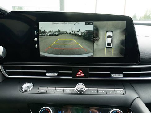 Used 2024 Hyundai Elantra Limited FWD image 14