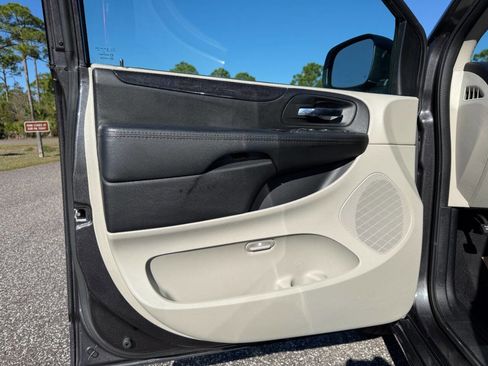 Used 2017 Dodge Grand Caravan SE w/ Power Window Group image 9