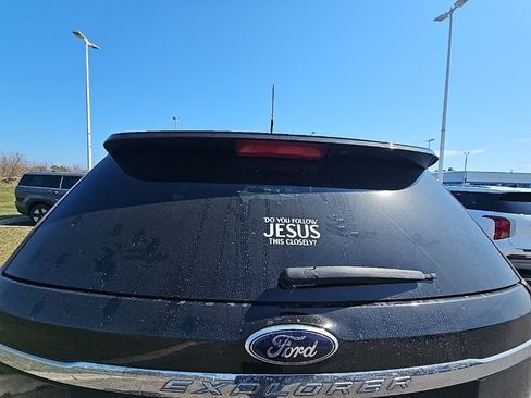 Used 2014 Ford Explorer XLT w/ Equipment Group 202A image 8