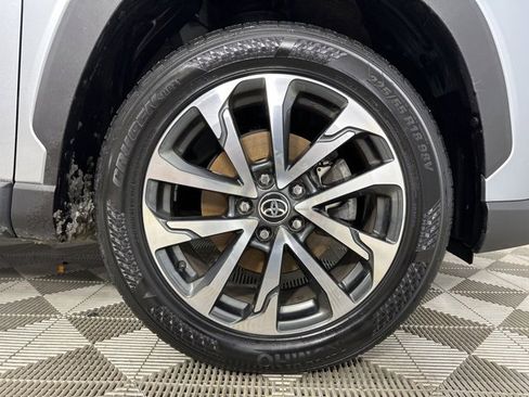 Certified 2022 Toyota Corolla Cross XLE image 9