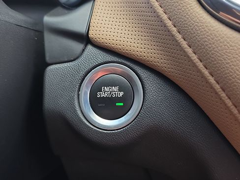 Used 2023 Chevrolet Equinox Premier FWD image 25