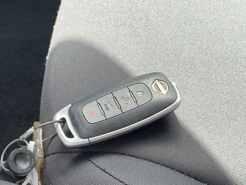 Used 2025 Nissan Sentra S image 21