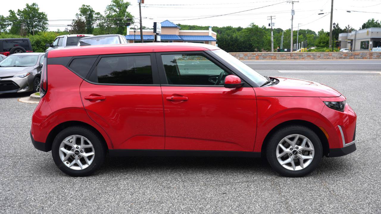 Used 2025 Kia Soul S FWD image 4