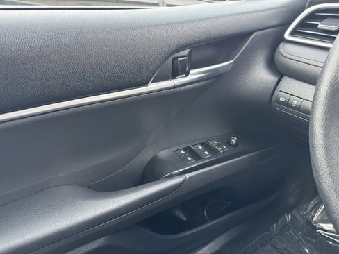 Certified 2018 Toyota Camry LE image 32